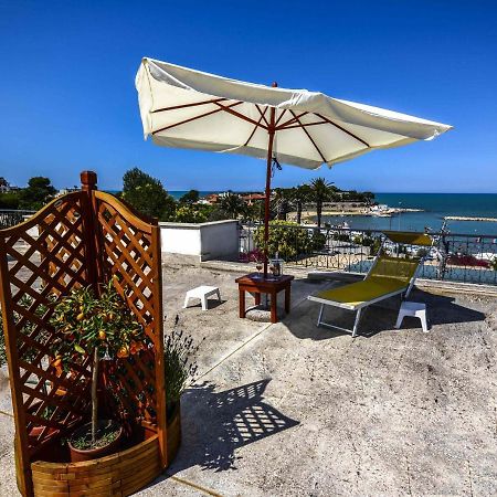 Golden Bay Acomodação com café da manhã Trani Exterior foto
